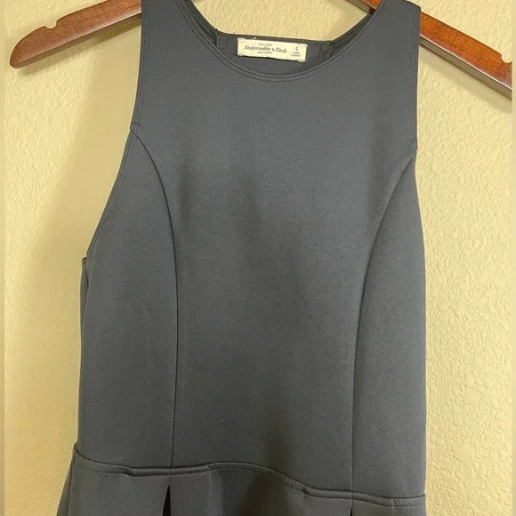 Abercrombie and Fitch A Line dress with flared skirt and cutout back siz… - Picture 6 of 6